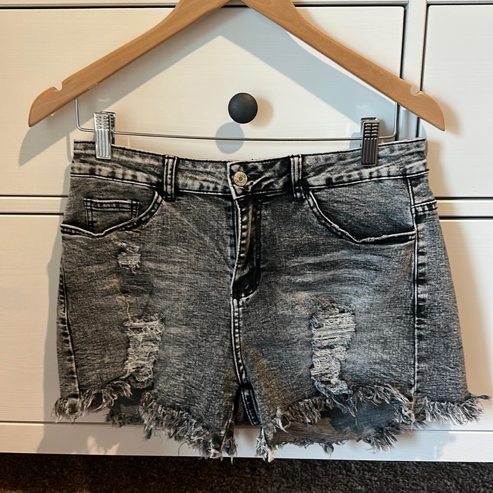 Black distressed jean shorts